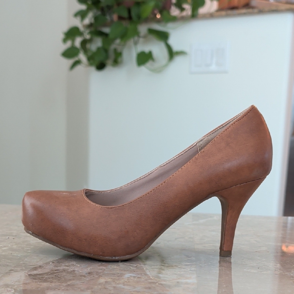 NWOT Dream Pairs Brown Leather Heels - Picture 7 of 9